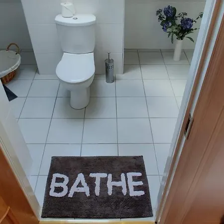 'neasa' Luxury Double Bedroom Rum i privatbostad